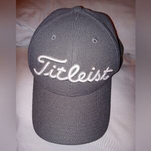 Titleist Men's Grey Hat W/White Cursive Letters Size M/L Like New!